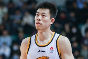 休闲游戏平台-媒体人：张镇麟、韩德君将因伤缺席今晚对阵北控的比赛