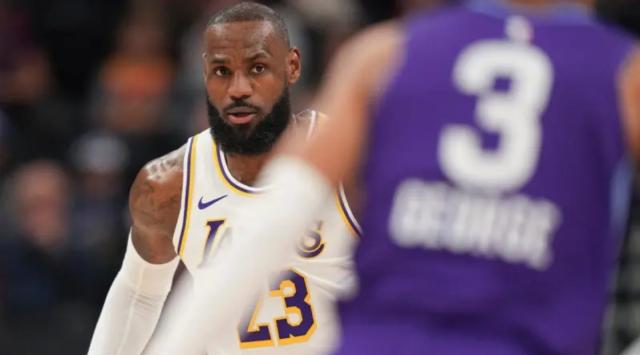 过去3场三分合计15中0！谁偷走了詹姆斯的投篮包？