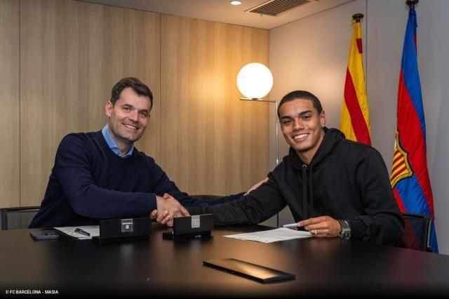 九游娱乐-罗纳尔迪尼奥儿子3月2日签约巴萨 他伯父咋评他？