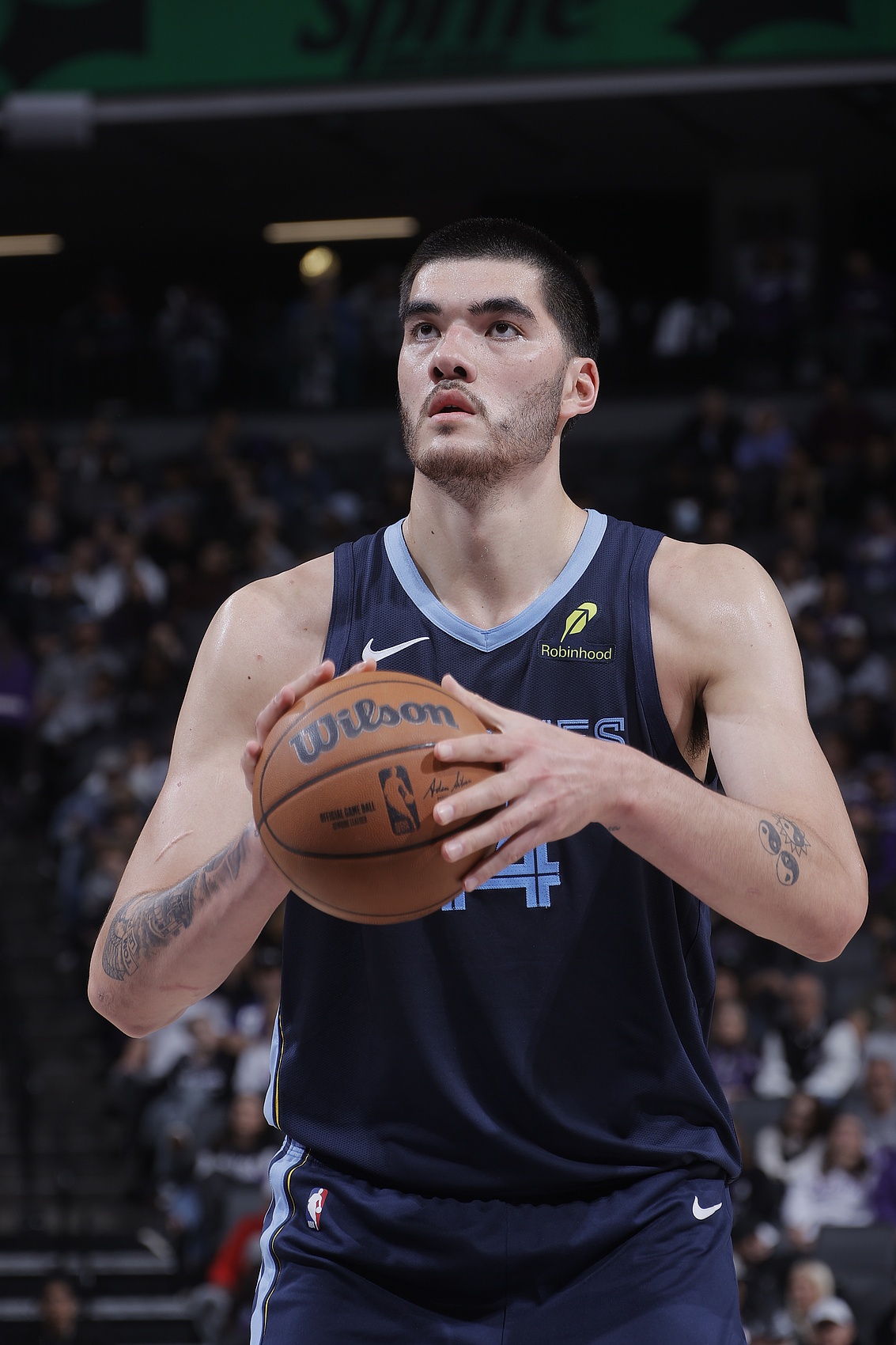 埃迪脚踝应力反应！解说：因姚明的先例 现大中锋都马上休息治疗