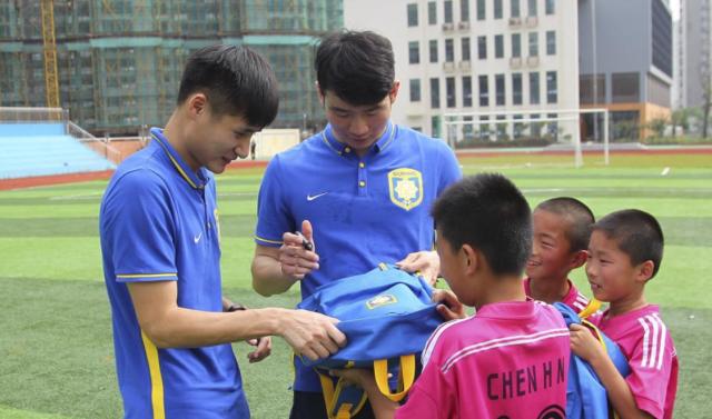 手机娱乐-中超冠军队“大逃亡”还剩2+2悬念 4大功勋前景迷茫